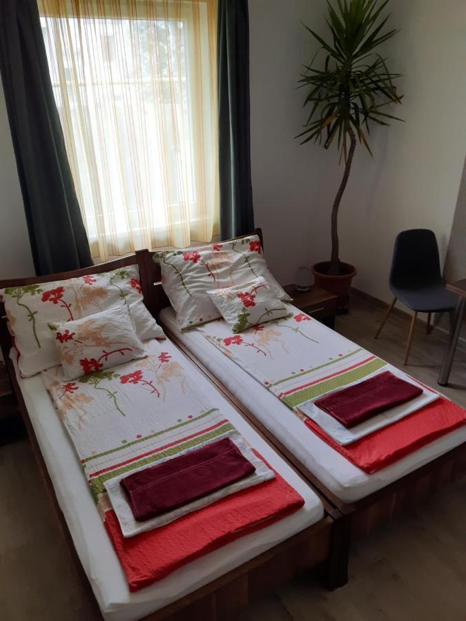 M47 Vendeghaz-Airport Otel Debrecen Dış mekan fotoğraf