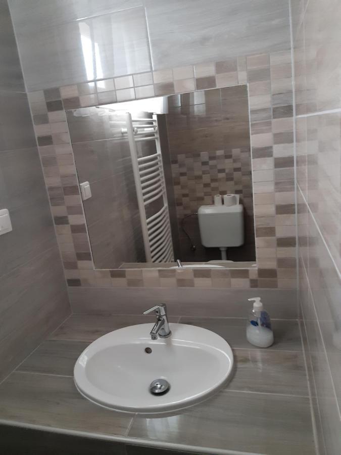 M47 Vendeghaz-Airport Otel Debrecen Dış mekan fotoğraf