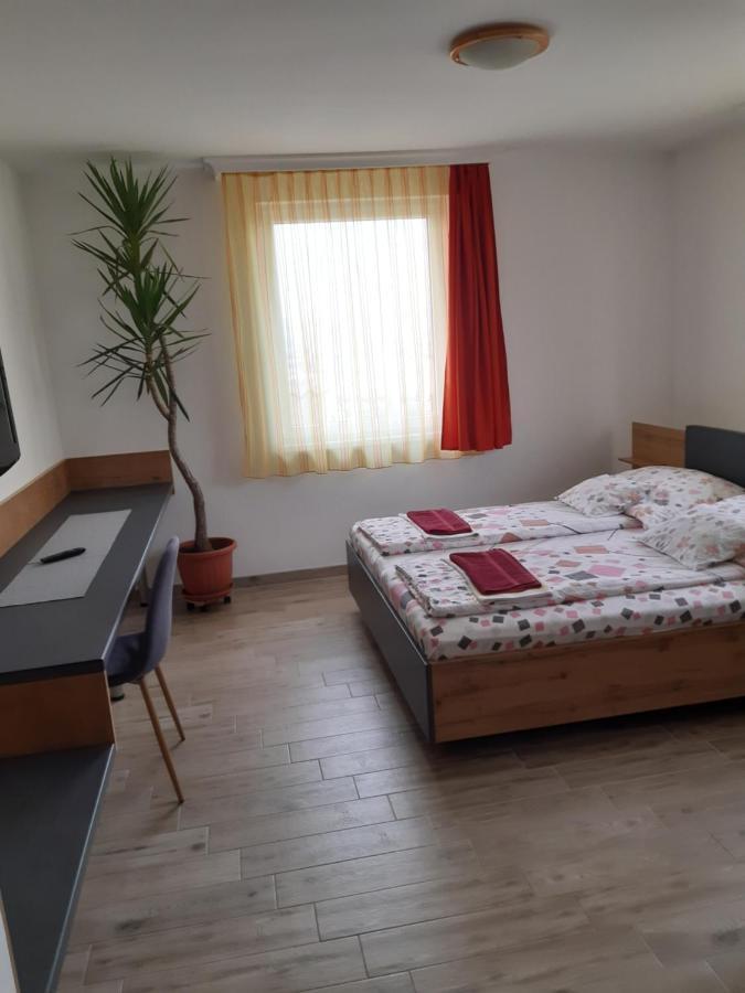 M47 Vendeghaz-Airport Otel Debrecen Dış mekan fotoğraf