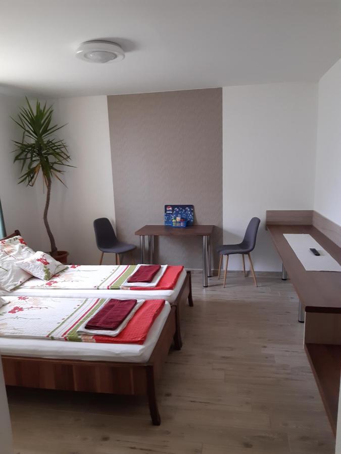 M47 Vendeghaz-Airport Otel Debrecen Dış mekan fotoğraf