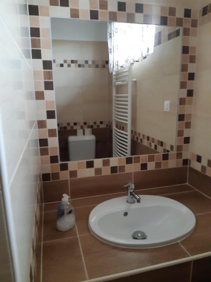 M47 Vendeghaz-Airport Otel Debrecen Dış mekan fotoğraf