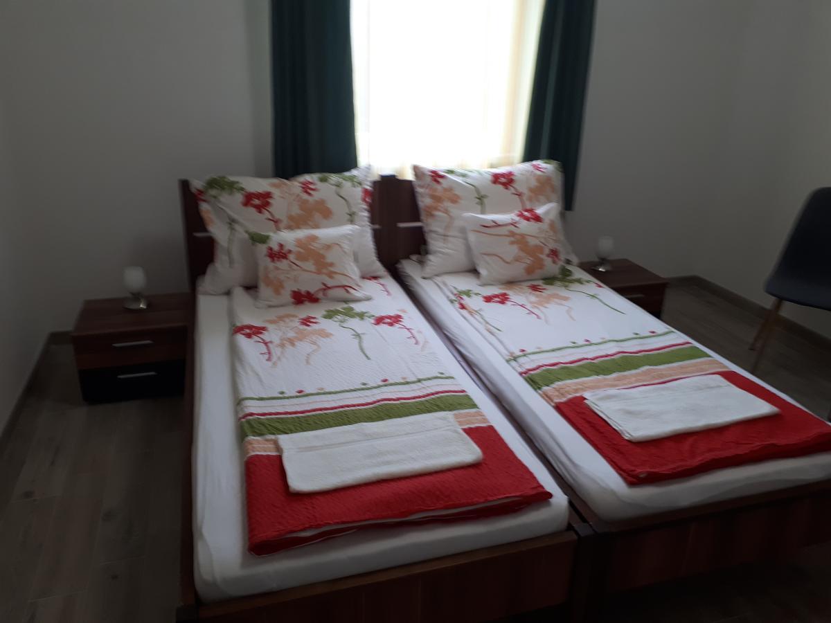 M47 Vendeghaz-Airport Otel Debrecen Dış mekan fotoğraf